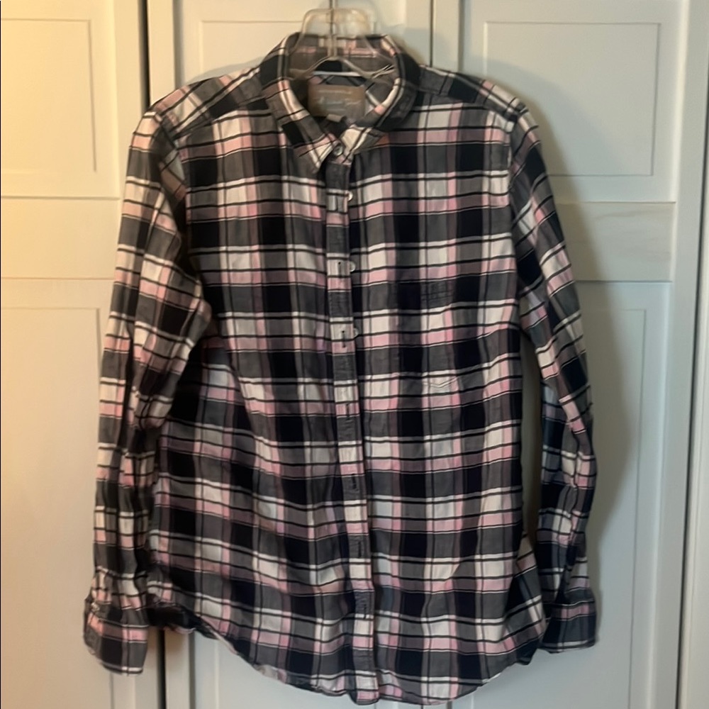 Banana Republic Black and White Button Down Shirt